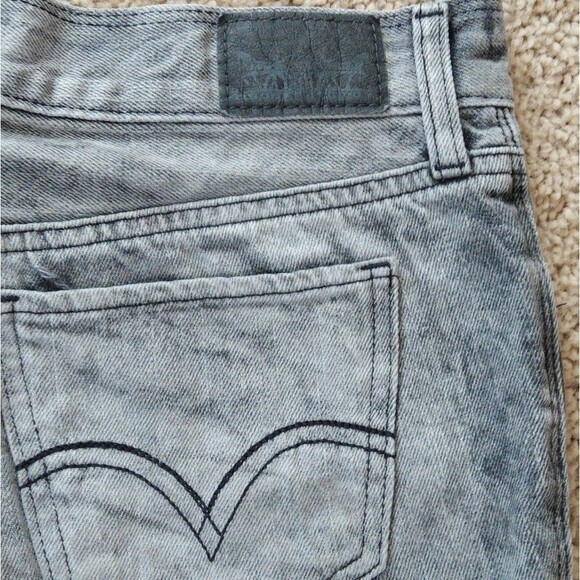 Levi's Gray Jean Distressed Shorts - Picture 4 of 6
